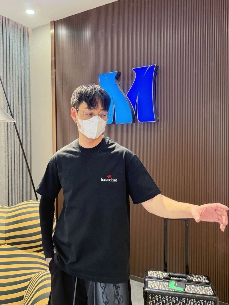 Functional Balenciaga T-Shirts 96627