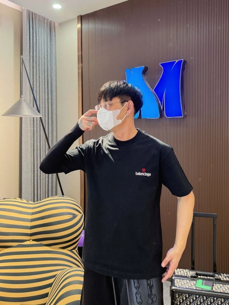 Functional Balenciaga T-Shirts 96627