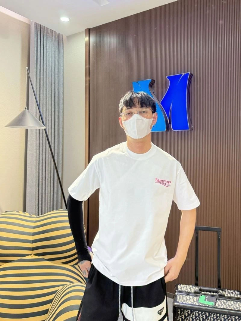 Premium Balenciaga T-Shirts 96631