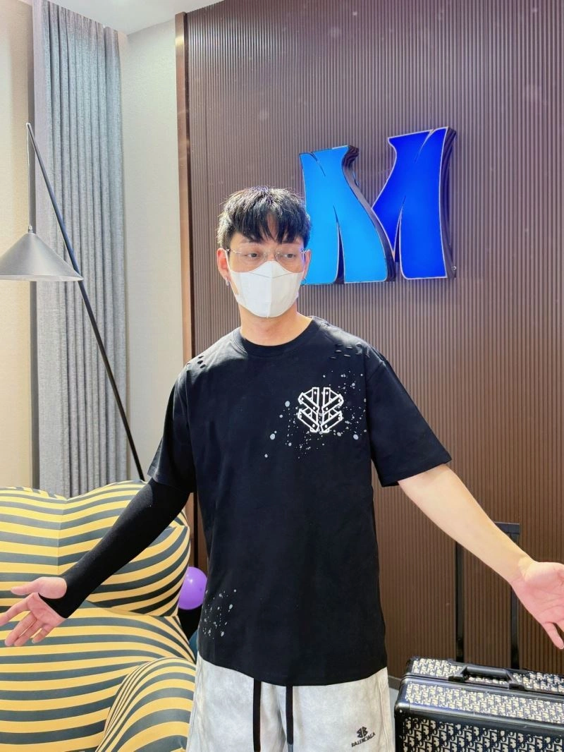 Trendsetting Balenciaga T-Shirts 96622