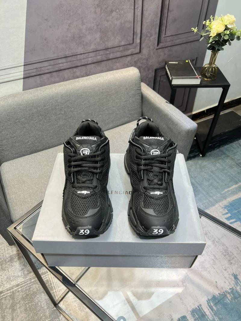 Versatile Balenciaga Track Shoes 16556