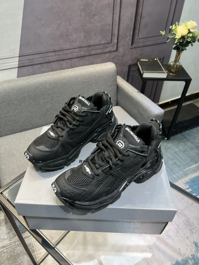 Versatile Balenciaga Track Shoes 16556