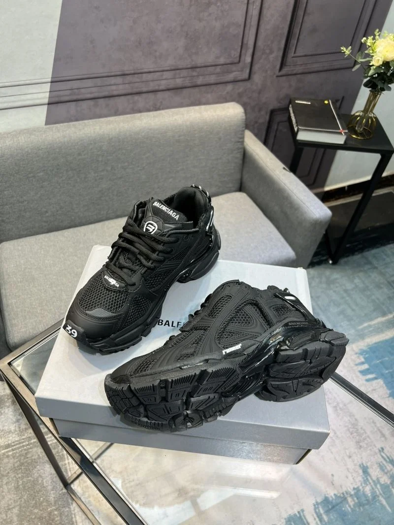 Versatile Balenciaga Track Shoes 16556