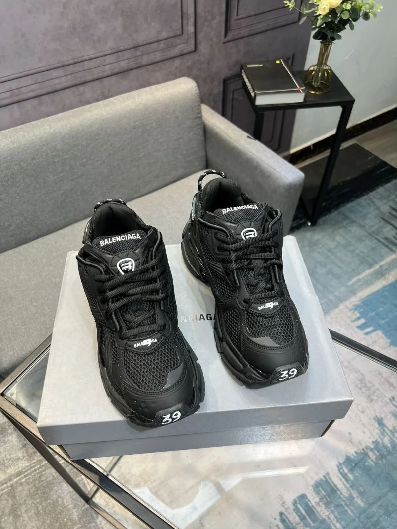 Versatile Balenciaga Track Shoes 16556