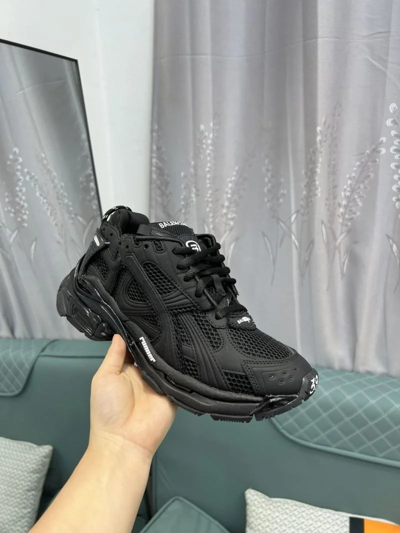 Versatile Balenciaga Track Shoes 16556