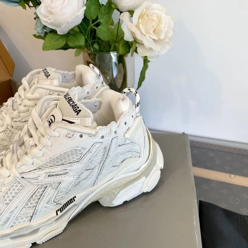 Snug Balenciaga Track Shoes 17001