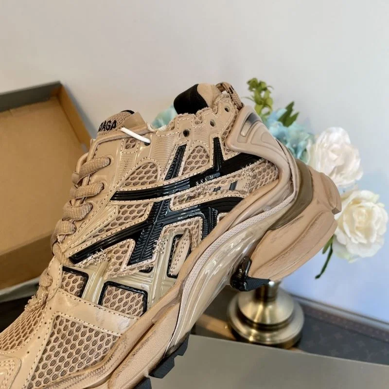 Versatile Balenciaga Track Shoes 16990
