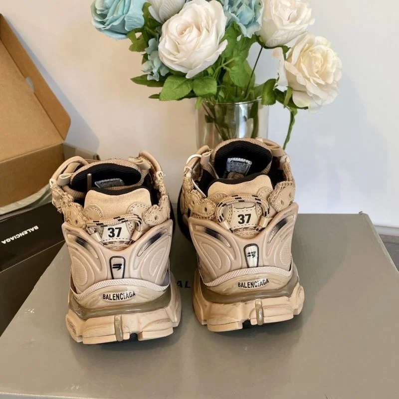 Versatile Balenciaga Track Shoes 16990