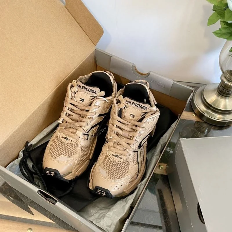 Versatile Balenciaga Track Shoes 16990