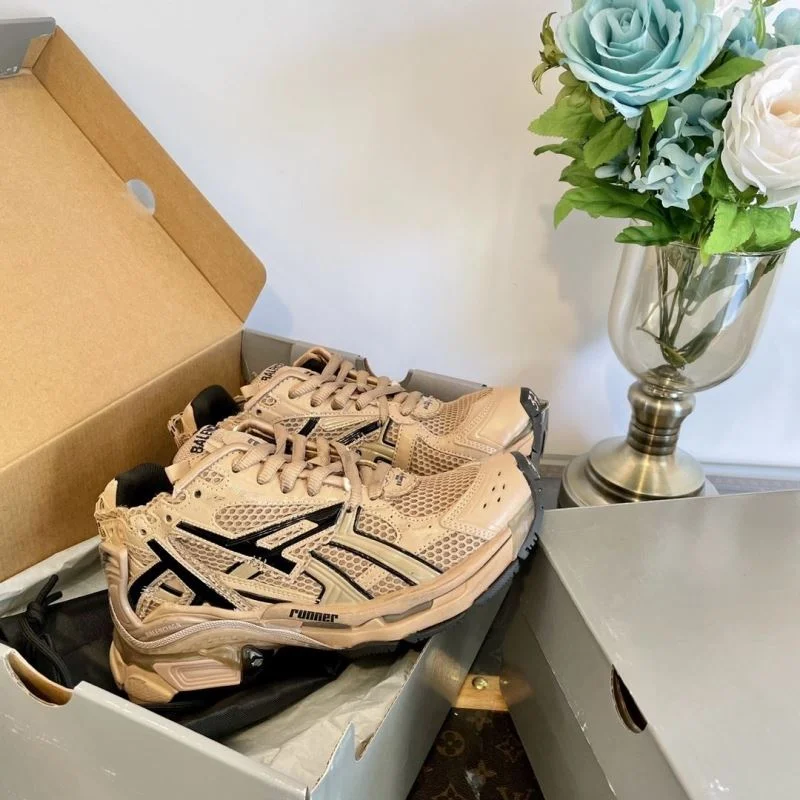 Versatile Balenciaga Track Shoes 16990