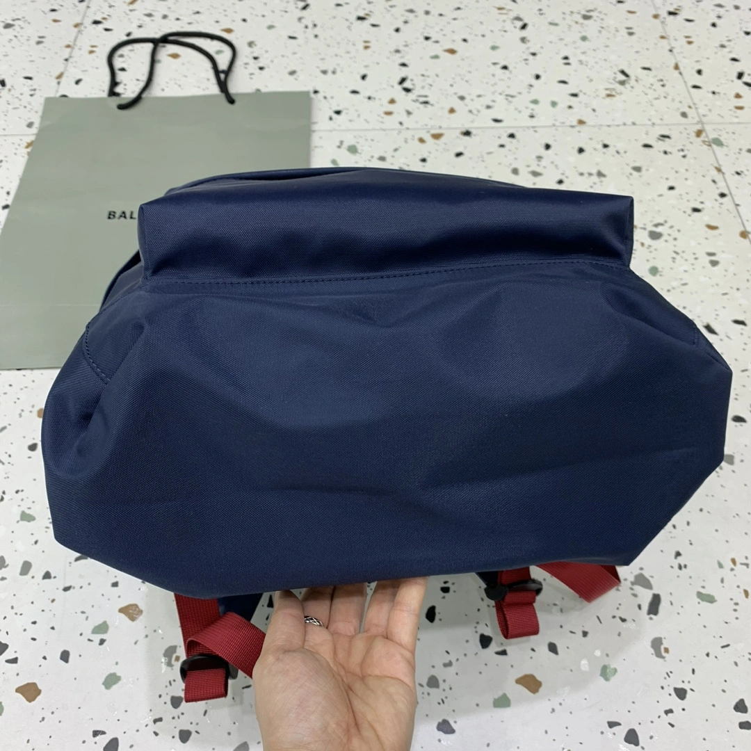 Balenciaga  Minimalist Backpack - High-End Fashion for All Thermal 64694