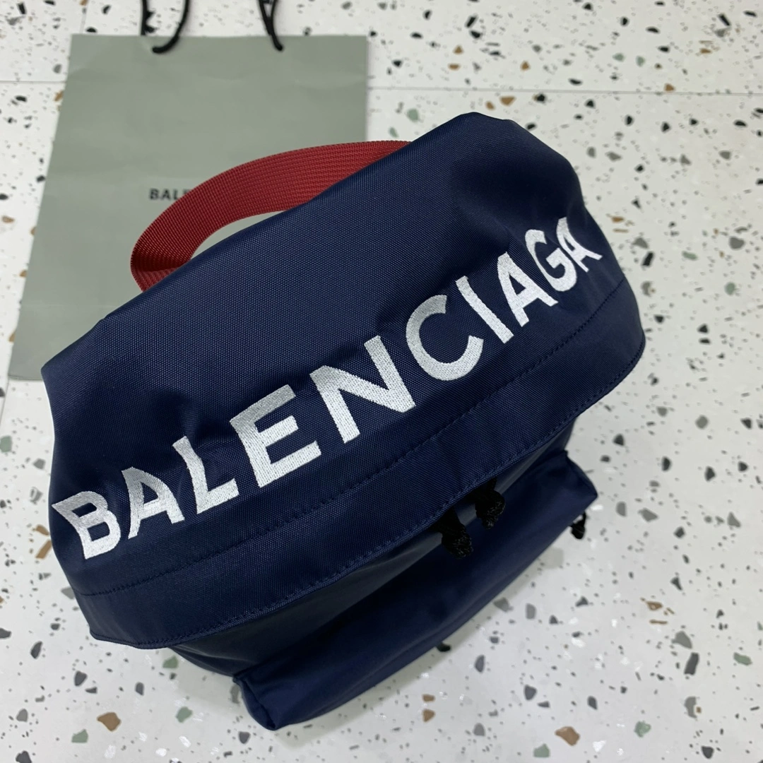 Balenciaga  Minimalist Backpack - High-End Fashion for All Thermal 64694