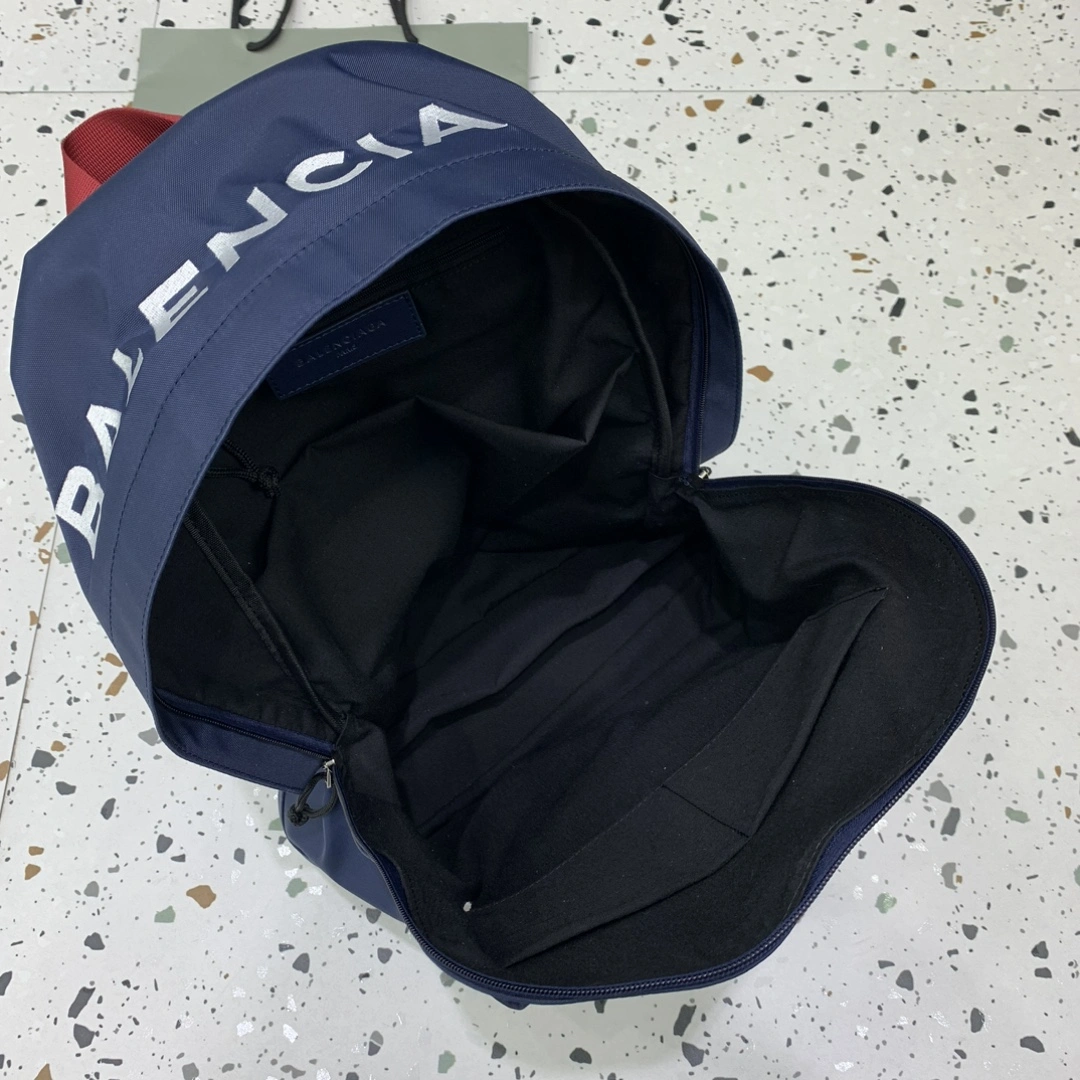 Balenciaga  Minimalist Backpack - High-End Fashion for All Thermal 64694