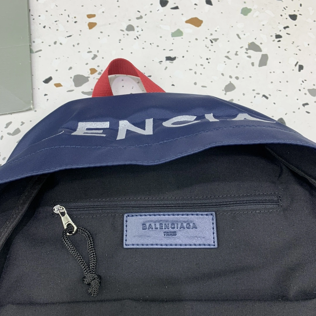 Balenciaga  Minimalist Backpack - High-End Fashion for All Thermal 64694