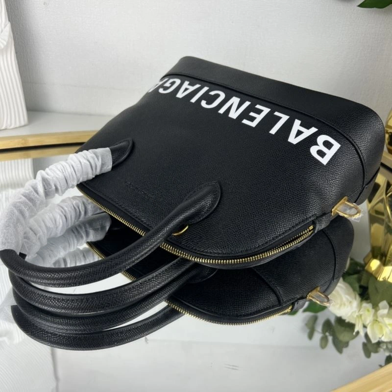 Sleek Balenciaga  Shell Bag - Autumn Winter Collection 78308