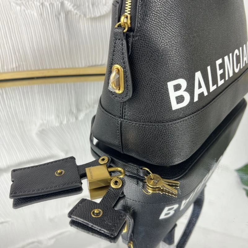 Sleek Balenciaga  Shell Bag - Autumn Winter Collection 78308