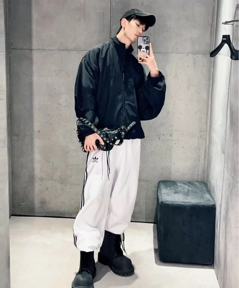 Balenciaga  Street Style Motorcycle Folding Waist Bag - 20x5x19cm Lightweight 78564