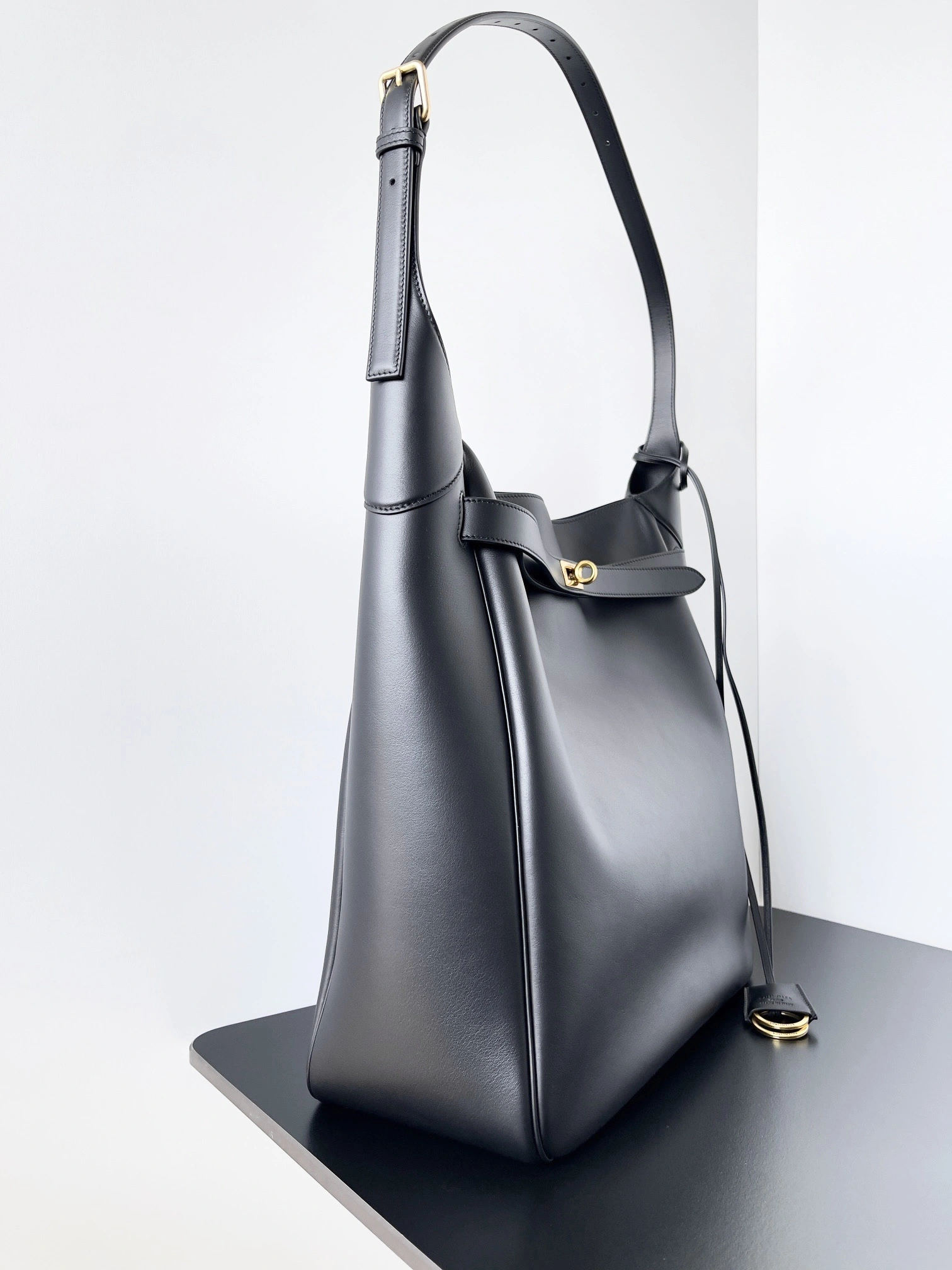 Durable Balenciaga Urban  Adjustable Air Hobo Bag - Winter 60935