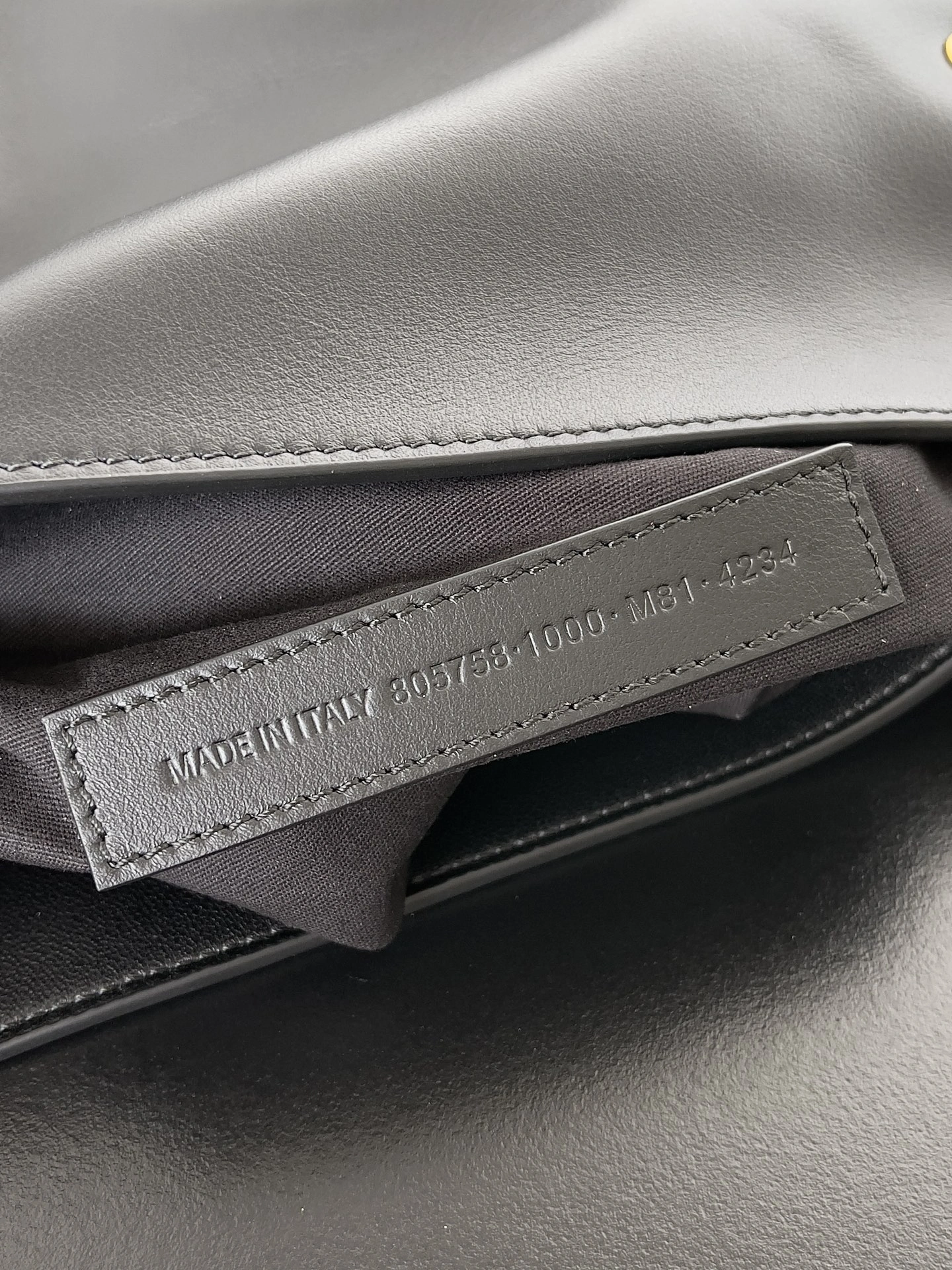 Durable Balenciaga Urban  Adjustable Air Hobo Bag - Winter 60935