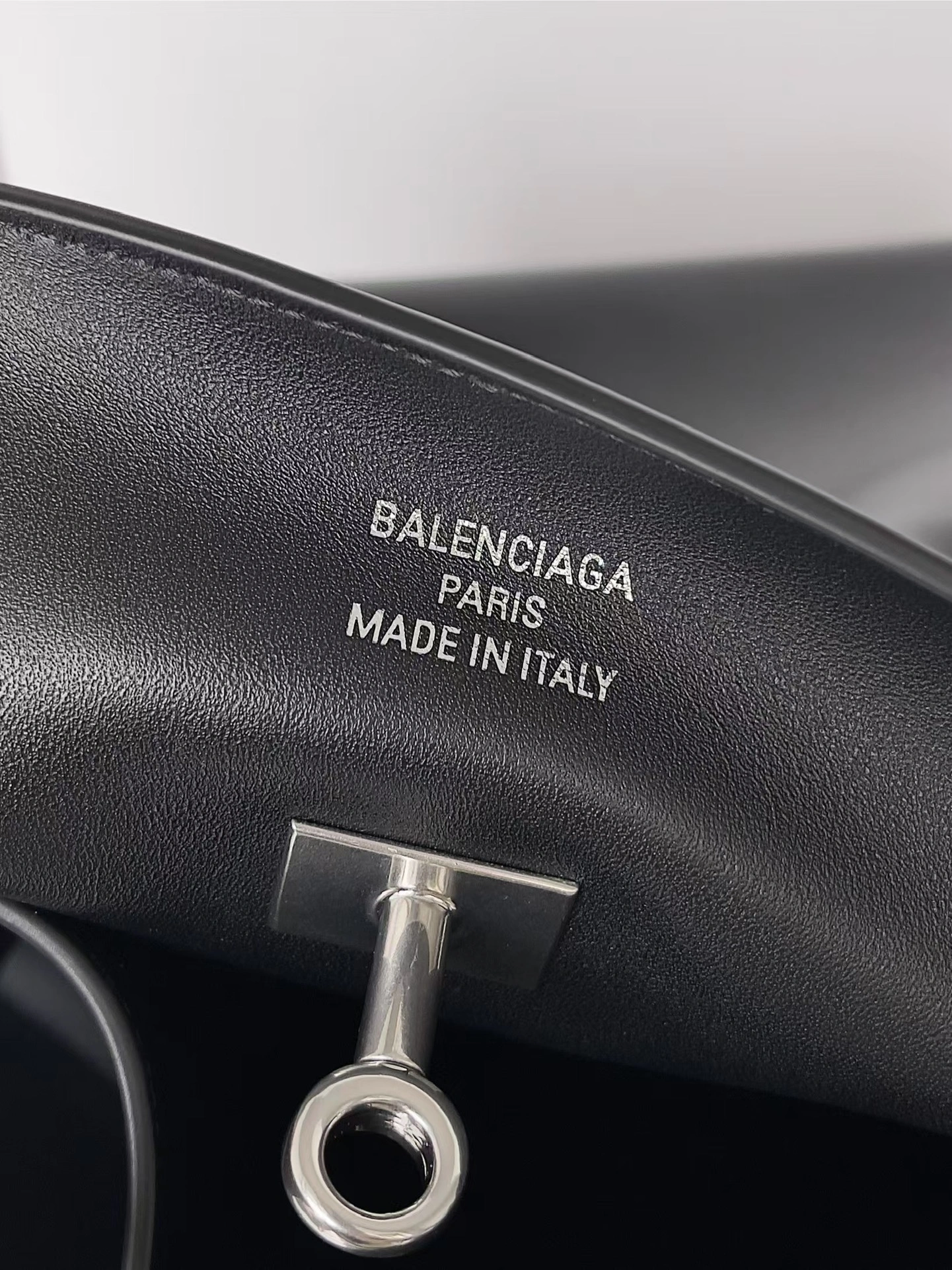 Versatile Balenciaga Urban  Air Hobo Bag - 2024 Winter Collection 60944