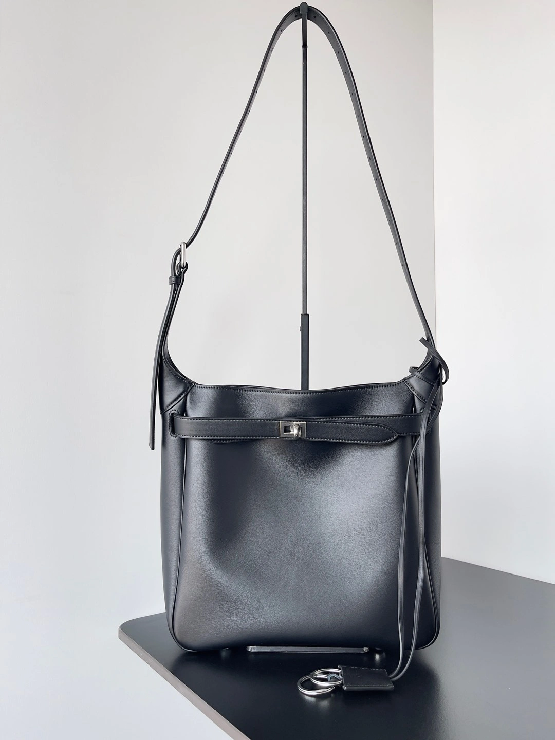 Balenciaga Urban Elegance Air Hobo Bag - Winter 2024 Collection Sophisticated 60968