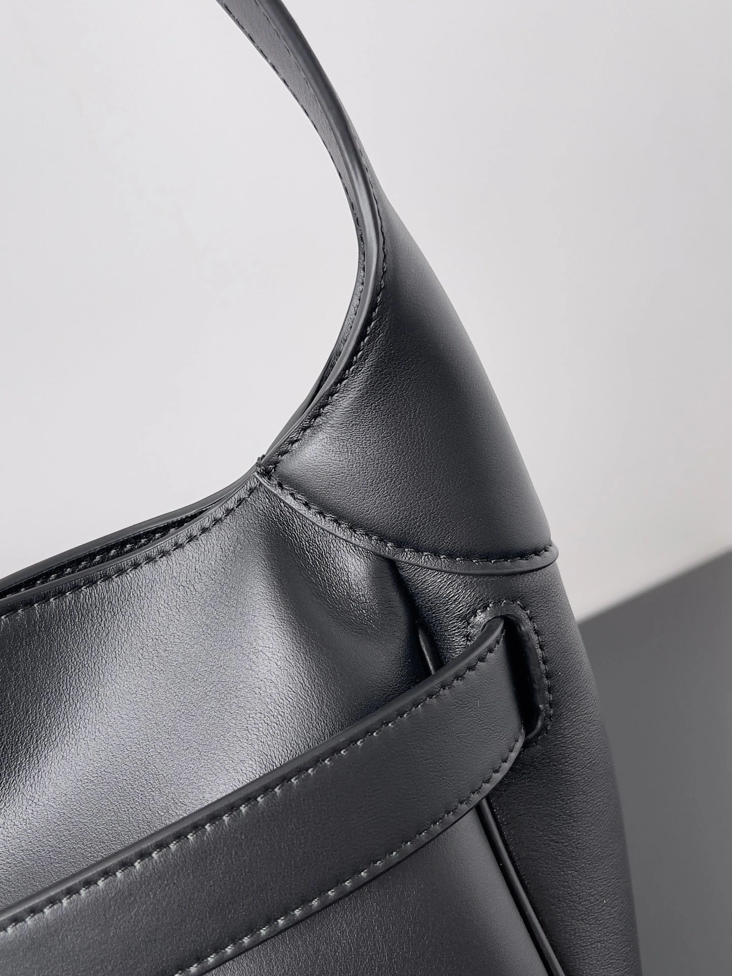 SunProtective Balenciaga Urban Elegance Air Series Shoulder Bag 60875