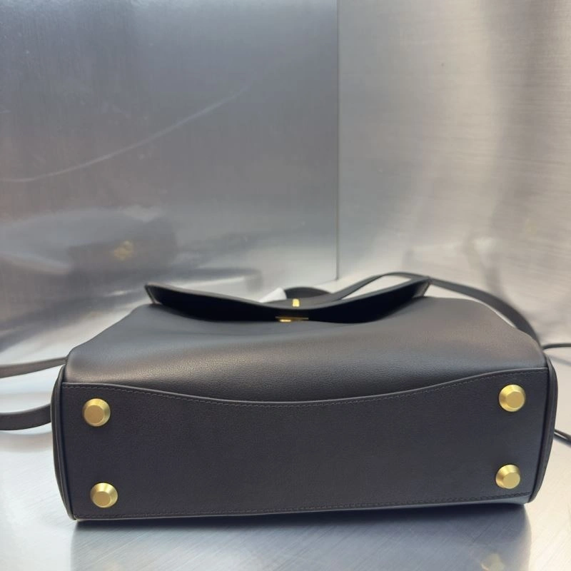 Sophisticated Balenciaga  Size Handbag Collection 69973