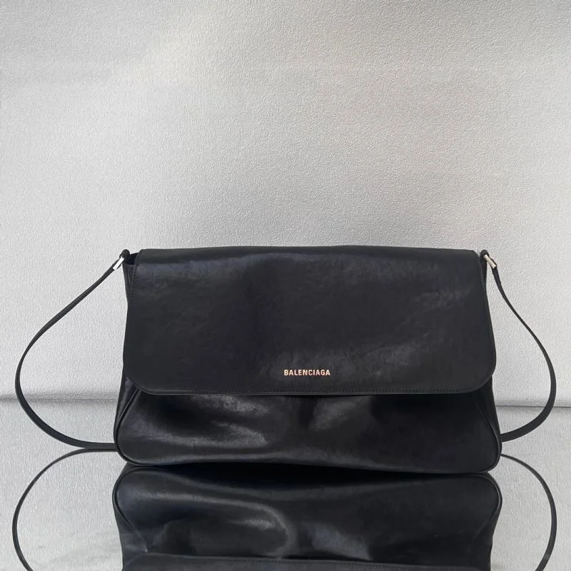 Vibrant Balenciaga Vintage Grungy Leather Everyday Bag - Model 38247