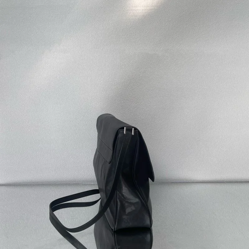 Vibrant Balenciaga Vintage Grungy Leather Everyday Bag - Model 38247