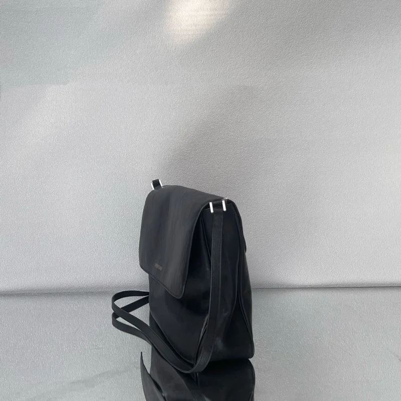 Vibrant Balenciaga Vintage Grungy Leather Everyday Bag - Model 38247