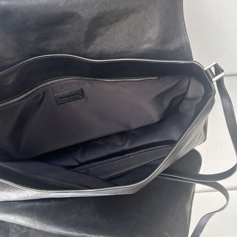 Vibrant Balenciaga Vintage Grungy Leather Everyday Bag - Model 38247