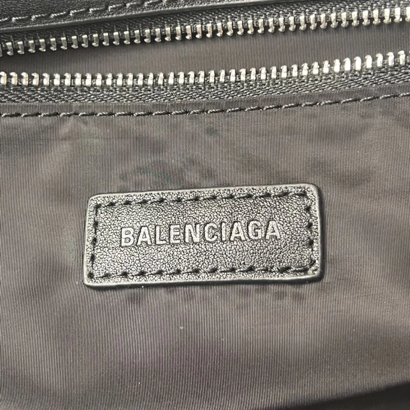 Vibrant Balenciaga Vintage Grungy Leather Everyday Bag - Model 38247