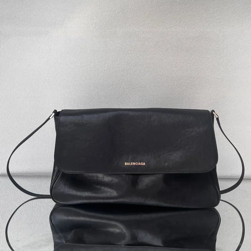 Vibrant Balenciaga Vintage Grungy Leather Everyday Bag - Model 38247