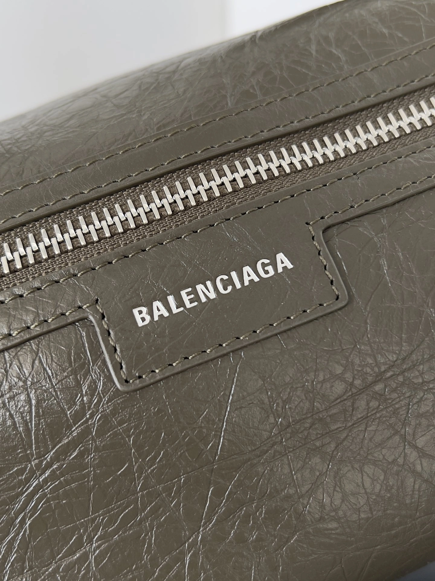 ZipUp Balenciaga Vintage Lambskin Street Style Multifunctional Shoulder Bag 64657