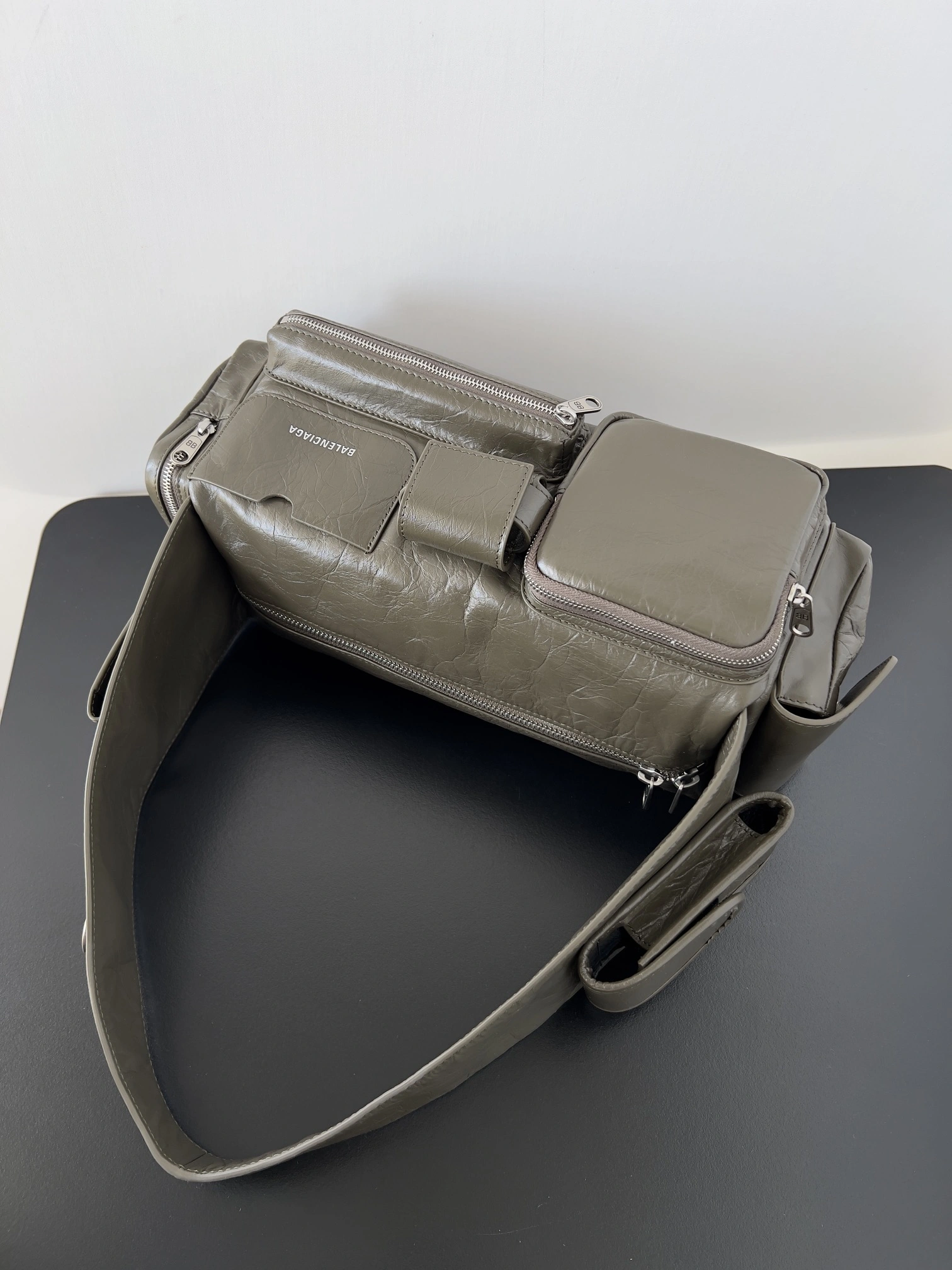ZipUp Balenciaga Vintage Lambskin Street Style Multifunctional Shoulder Bag 64657