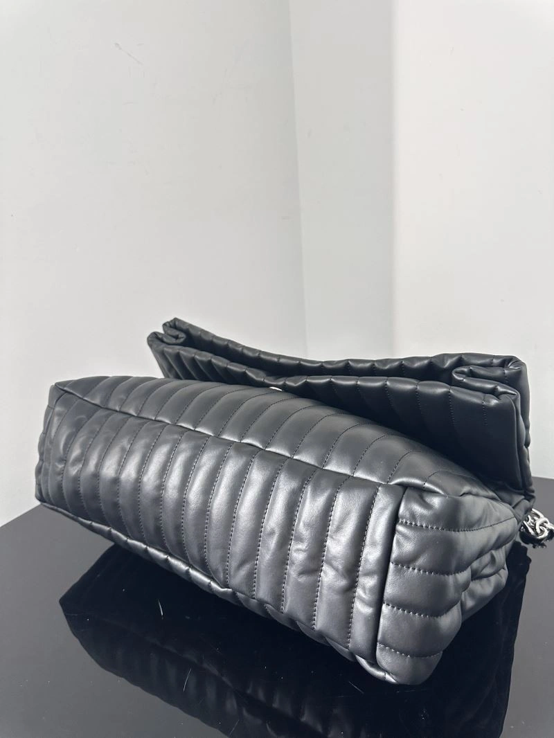 Sporty Balenciaga Winter 23 Soft Calfskin  Tote Bag 69939