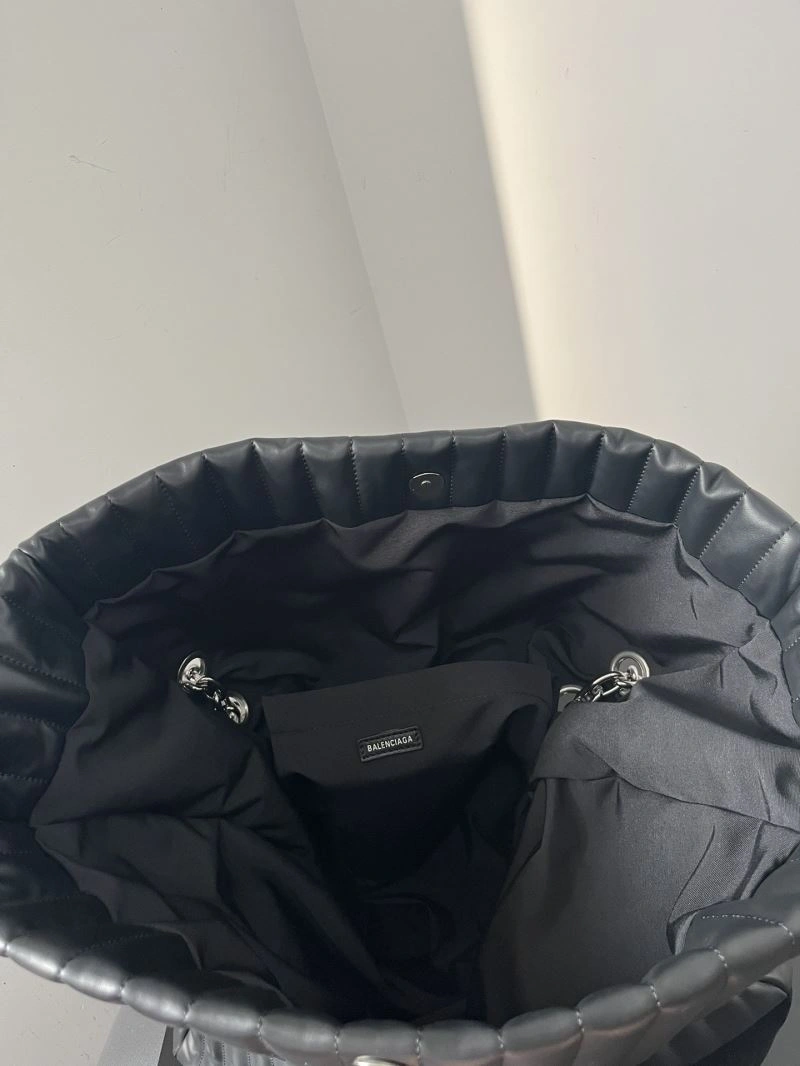 Sporty Balenciaga Winter 23 Soft Calfskin  Tote Bag 69939