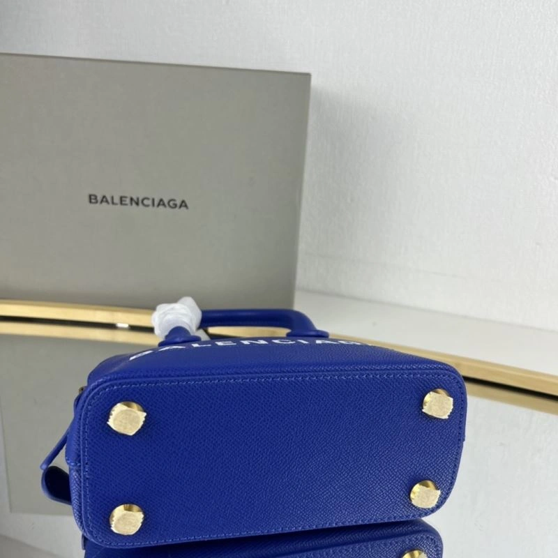 Balenciaga XXS Super Mini Trend-Disrupting Shell Bag Practical 78305