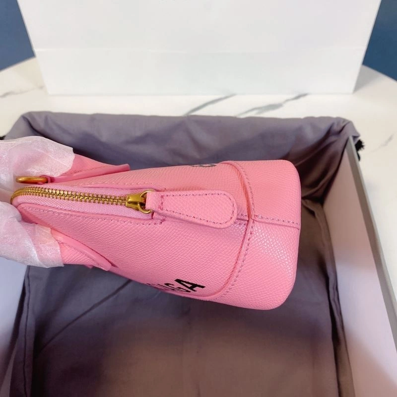 Balenciaga XXS Trend-Defying Oversized Letter Shell Bag Trendy 75235