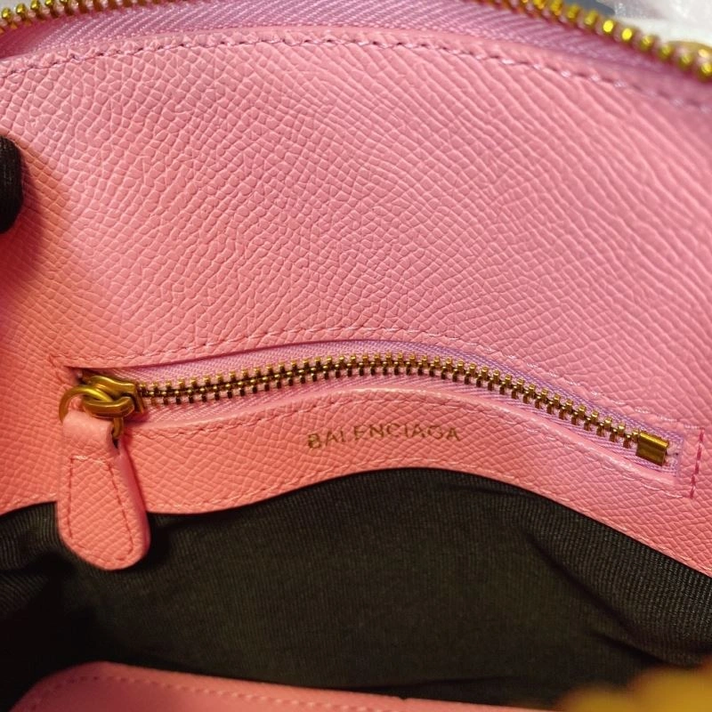 Balenciaga XXS Trend-Defying Oversized Letter Shell Bag Trendy 75235