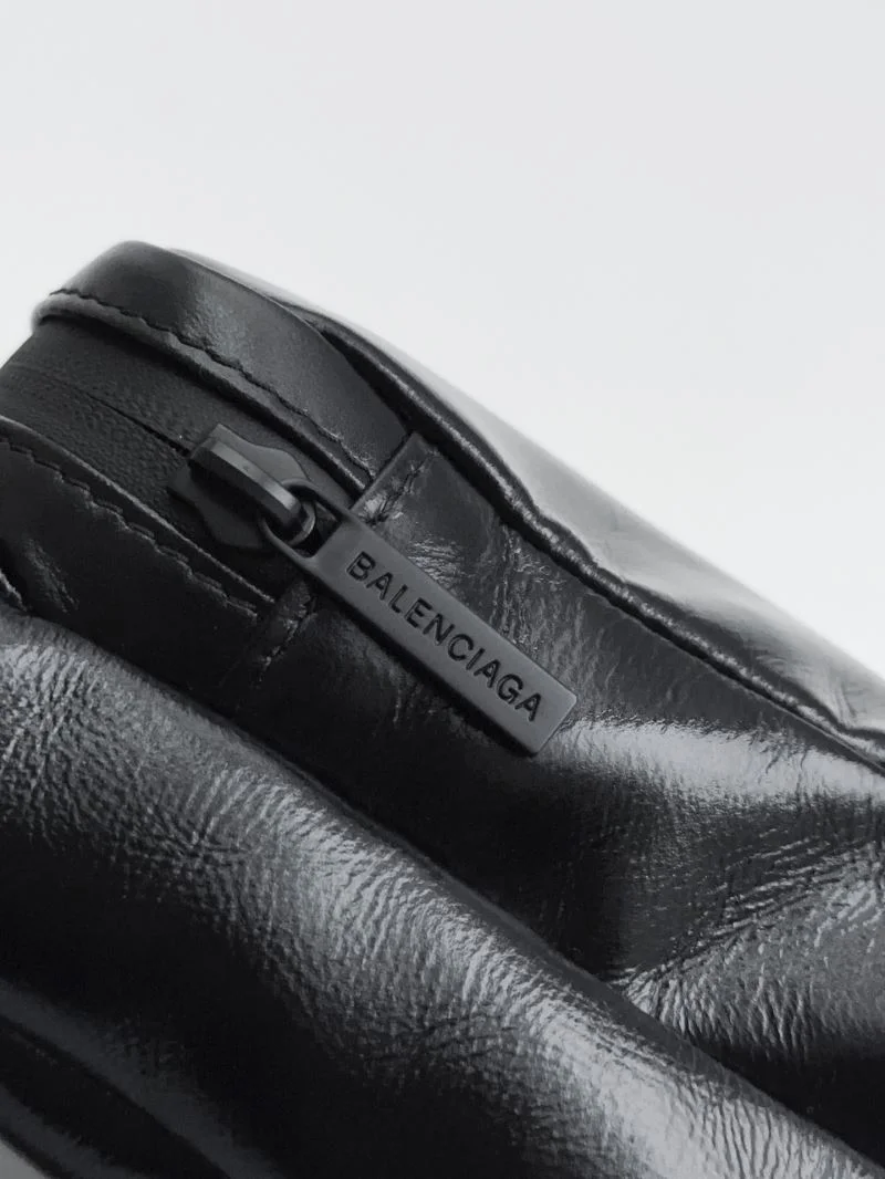 WellDesigned Balenciaga x Under Armour Black Leather Crossbody Bag 38225