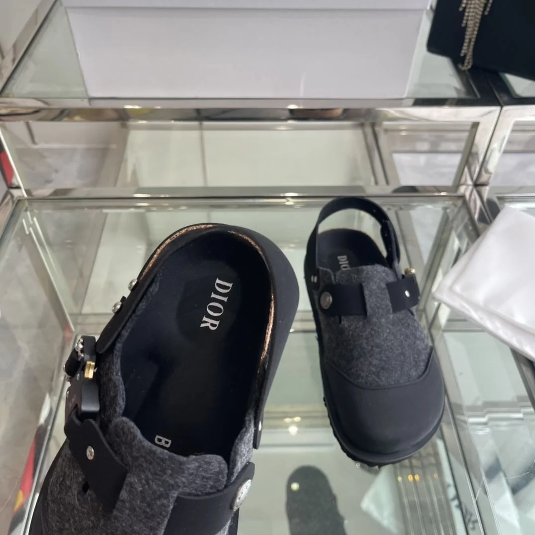 WrinkleFree Birkenstock Sandals 8363