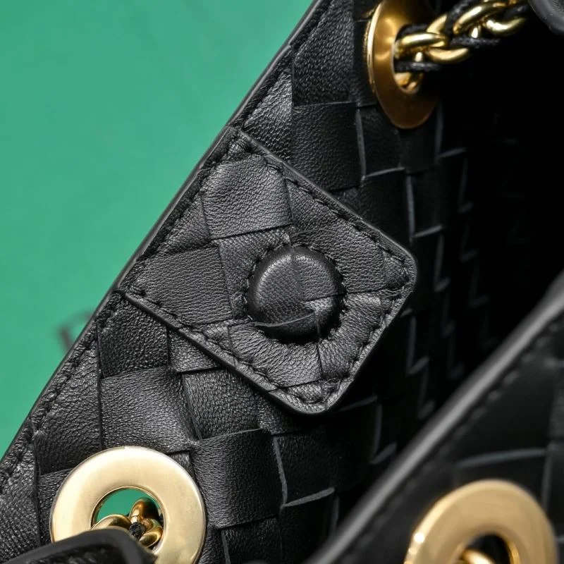 Lightweight Bottega Veneta Bucket Bags 51961