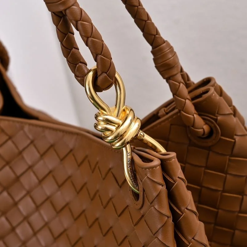 Refined Bottega Veneta Bucket Bags 51945