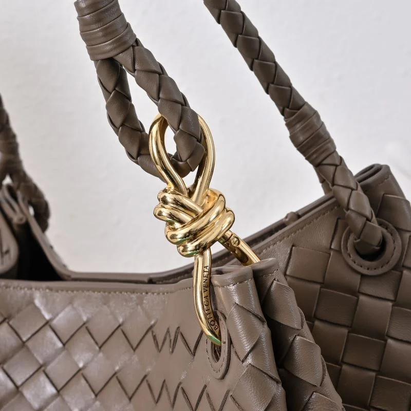 Sleek Bottega Veneta Bucket Bags 51979
