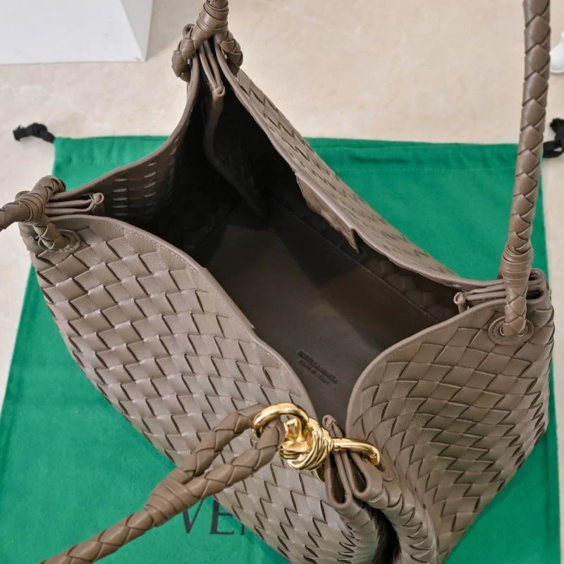 Sleek Bottega Veneta Bucket Bags 51979