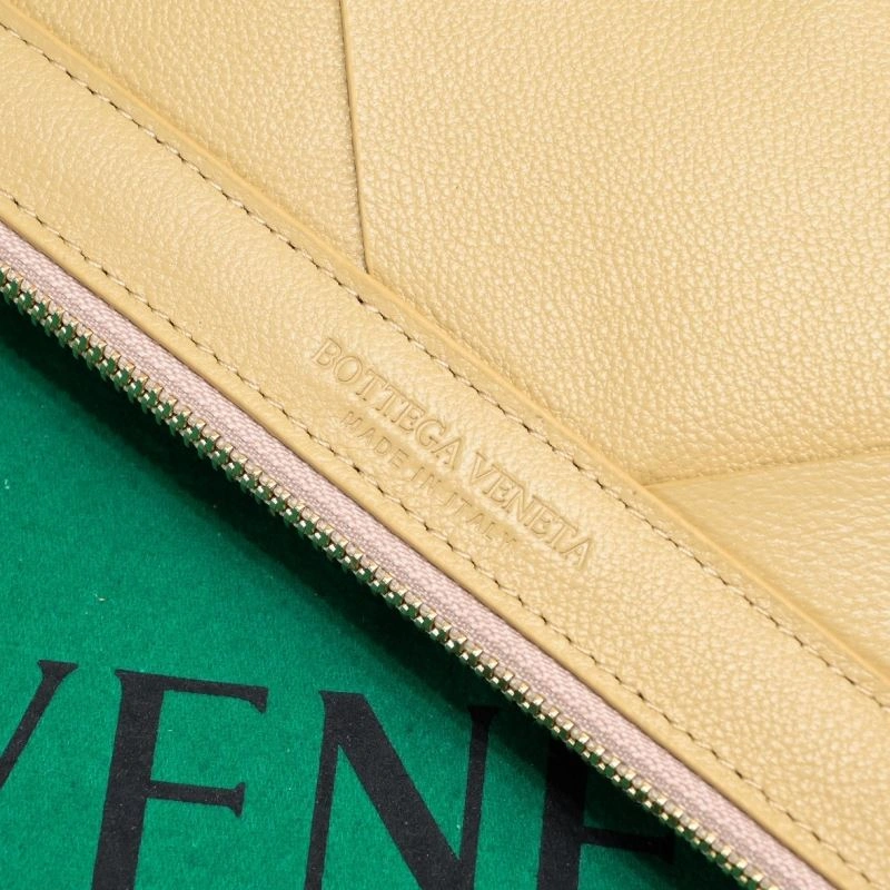 TravelReady Bottega Veneta Clutch Bags 67905