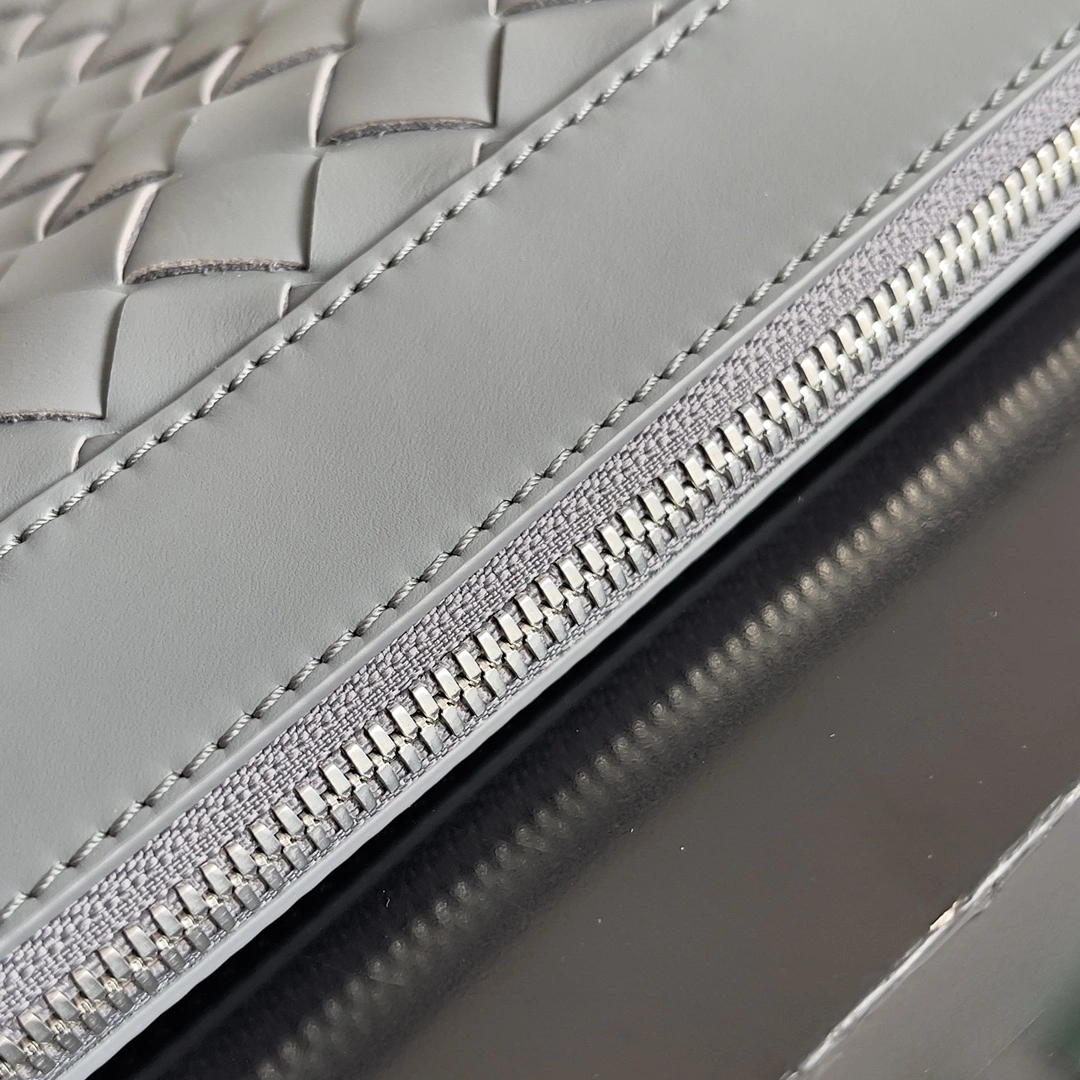 Snug Bottega Veneta Clutch Bags 67759
