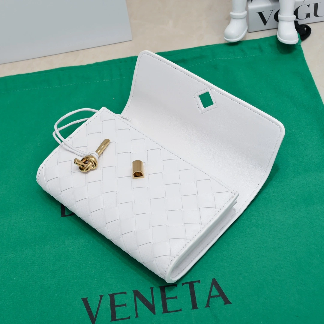 Minimalist Bottega Veneta Clutch Bags 67754