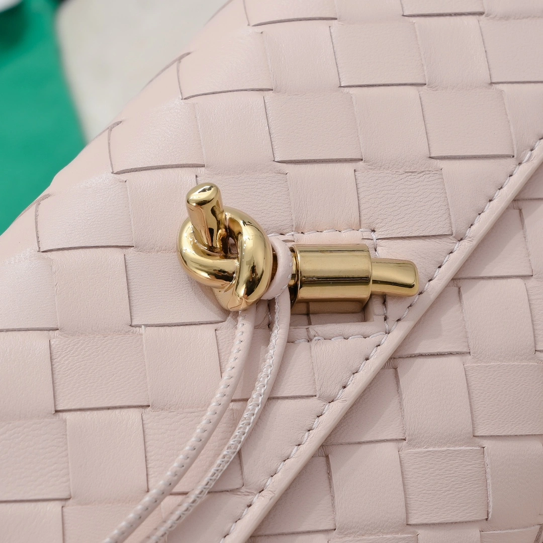Bottega Veneta Clutch Bags Versatile 67746